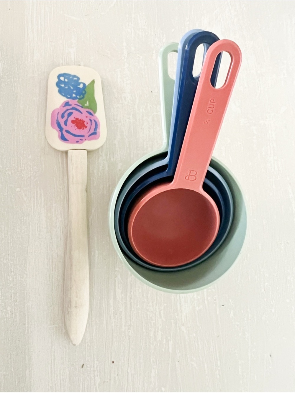 Beautiful by Drew Barrymore Measuring Cups & Floral Spatula Kitchen Set